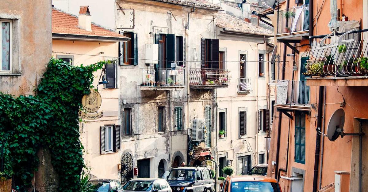 Passive Income vs. Performance-Based Income in Affiliate Marketing